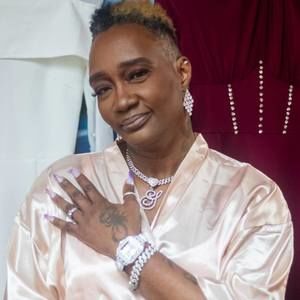 Meet your Posher, Sharon